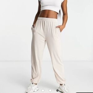 MISSGUIDED 90s ribbed jogger in Beige